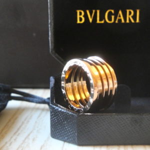 Anello Bulgari replica b.zero1 oro rosa quattro fasce ciondolo